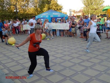 "Они заражают нас всех оптимизмом". Молодежный Совет Николаева провел "Веселые старты" в Корабельном (ВИДЕО) | Корабелов.ИНФО image 25