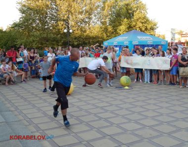 "Они заражают нас всех оптимизмом". Молодежный Совет Николаева провел "Веселые старты" в Корабельном (ВИДЕО) | Корабелов.ИНФО image 24