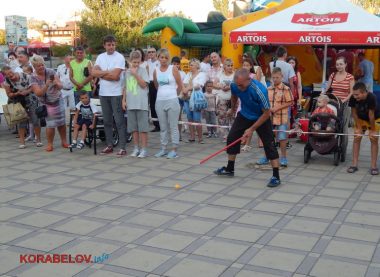 "Они заражают нас всех оптимизмом". Молодежный Совет Николаева провел "Веселые старты" в Корабельном (ВИДЕО) | Корабелов.ИНФО image 15