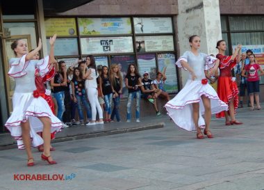 "Они заражают нас всех оптимизмом". Молодежный Совет Николаева провел "Веселые старты" в Корабельном (ВИДЕО) | Корабелов.ИНФО image 14