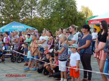 "Они заражают нас всех оптимизмом". Молодежный Совет Николаева провел "Веселые старты" в Корабельном (ВИДЕО) | Корабелов.ИНФО image 13