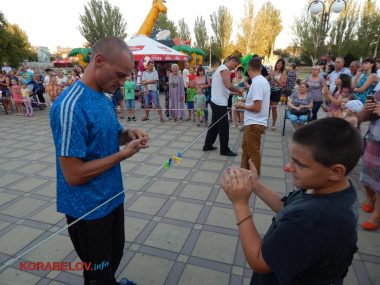 "Они заражают нас всех оптимизмом". Молодежный Совет Николаева провел "Веселые старты" в Корабельном (ВИДЕО) | Корабелов.ИНФО image 11