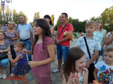 "Они заражают нас всех оптимизмом". Молодежный Совет Николаева провел "Веселые старты" в Корабельном (ВИДЕО) | Корабелов.ИНФО image 8