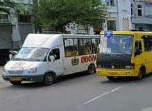 Николаевцы, если "маршрутчики" отказываются везти школьников по льготной цене, звоните в горсовет! | Корабелов.ИНФО