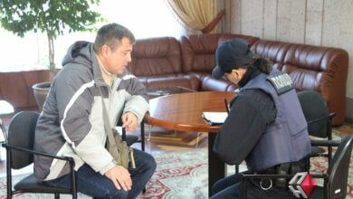 Активист, защищающий "Маяк", Деревянко подрался с депутатом, бывшим главным лесником области Паламарюком | Корабелов.ИНФО