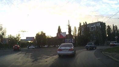 На проспекте Богоявленском таксист сбил велосипедиста. ВИДЕО | Корабелов.ИНФО