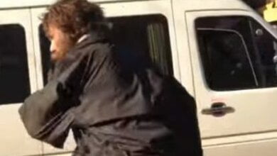 В Николаеве психически неадекватный мужчина бросился на девочку на остановке. ВИДЕО | Корабелов.ИНФО