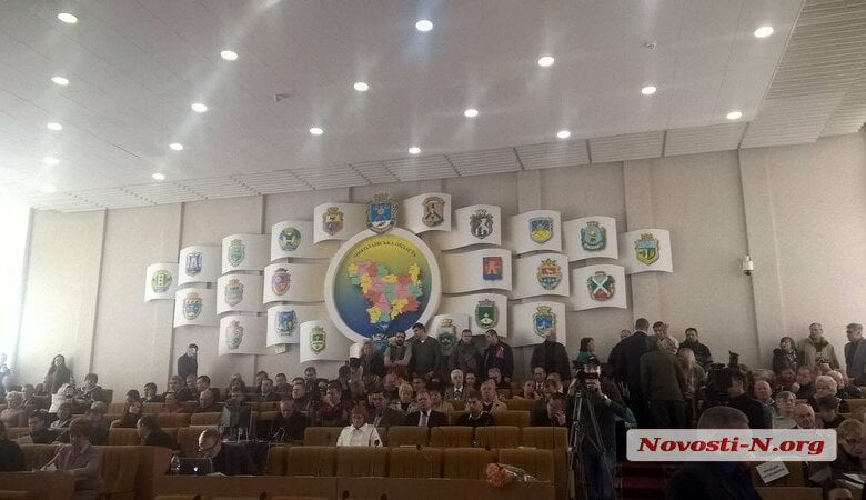 Скандал на сессии Николаевского облсовета: правоохранители не хотели пускать в зал активистов (ВИДЕО) | Корабелов.ИНФО