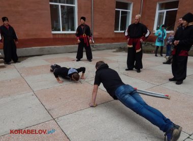 «Хотим делать это в мирной стране», - работники порта «Октябрьск» организовали грандиозный праздник в ДК «Корабельный» | Корабелов.ИНФО image 13