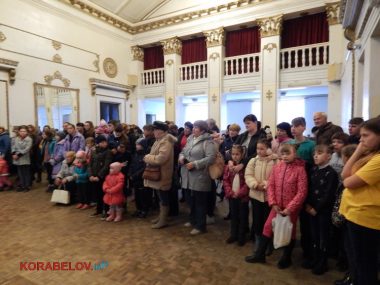 «Хотим делать это в мирной стране», - работники порта «Октябрьск» организовали грандиозный праздник в ДК «Корабельный» | Корабелов.ИНФО image 14