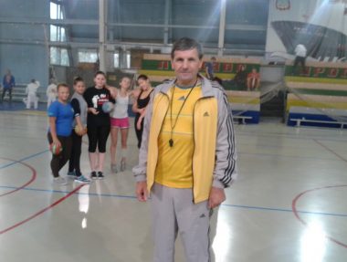 Парни и девушки Корабельного района боролись за победы на гандбольном поле (ВИДЕО) | Корабелов.ИНФО image 2