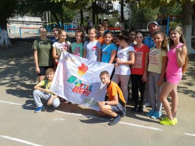 "Ни дня без спорта!" В школе № 54 креативно провели декаду физкультуры: были и почетные гости, и "пятнашки" | Корабелов.ИНФО image 8