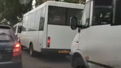 Как ездят в Николаеве: три маршрутки одновременно нарушили ПДД. ВИДЕО | Корабелов.ИНФО