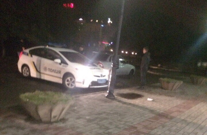 В Корабельном на подростка за нецензурщину патрульные надели наручники, но увезти парня в райотдел у них не получилось (Видео) | Корабелов.ИНФО image 1