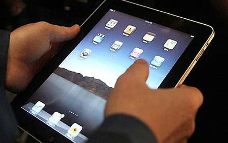 В центре Николаева незнакомец, представившись полицейским, отобрал у подростка планшет | Корабелов.ИНФО