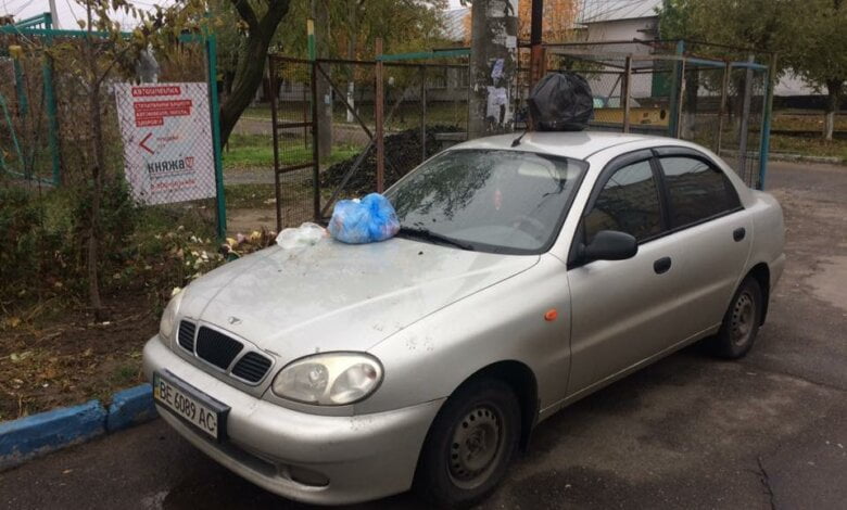 В Корабельном жители «отблагодарили» николаевца, перекрывшего своим авто подход к мусорным бакам | Корабелов.ИНФО image 2
