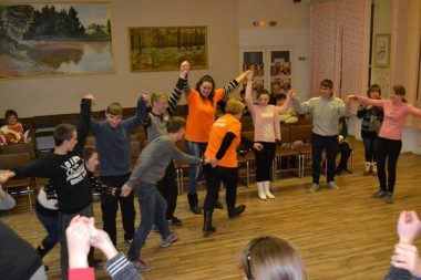 Радужнее жизнь ребят из интерната сделала команда «Моряч-ОК». Детей знакомили с волонтерами и учили дарить добро (ВИДЕО) | Корабелов.ИНФО image 1