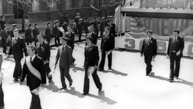 Рабочих из Корабельного возили на демонстрации в город на поезде, а затем на 100 автобусах (архивные ФОТО) | Корабелов.ИНФО image 16