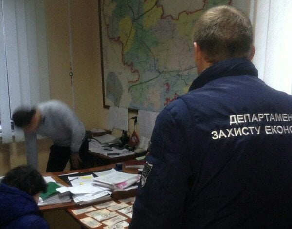 На взятке в 21 тысячу гривен задержан работник «Николаевоблэнерго» | Корабелов.ИНФО