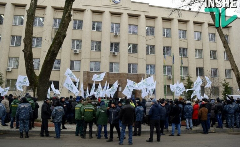 В Николаеве сотрудники зернотрейдера «Прометей» вышли пикетировать управление областной налоговой | Корабелов.ИНФО image 1