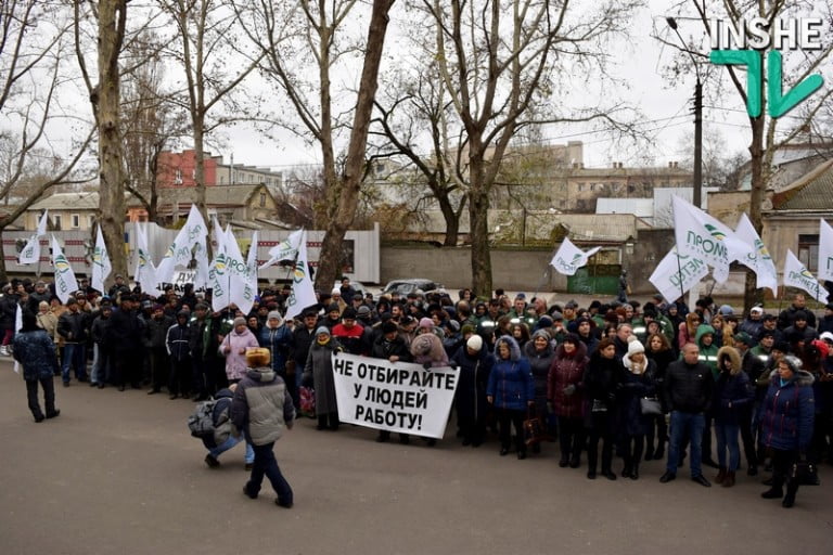 В Николаеве сотрудники зернотрейдера «Прометей» вышли пикетировать управление областной налоговой | Корабелов.ИНФО image 2