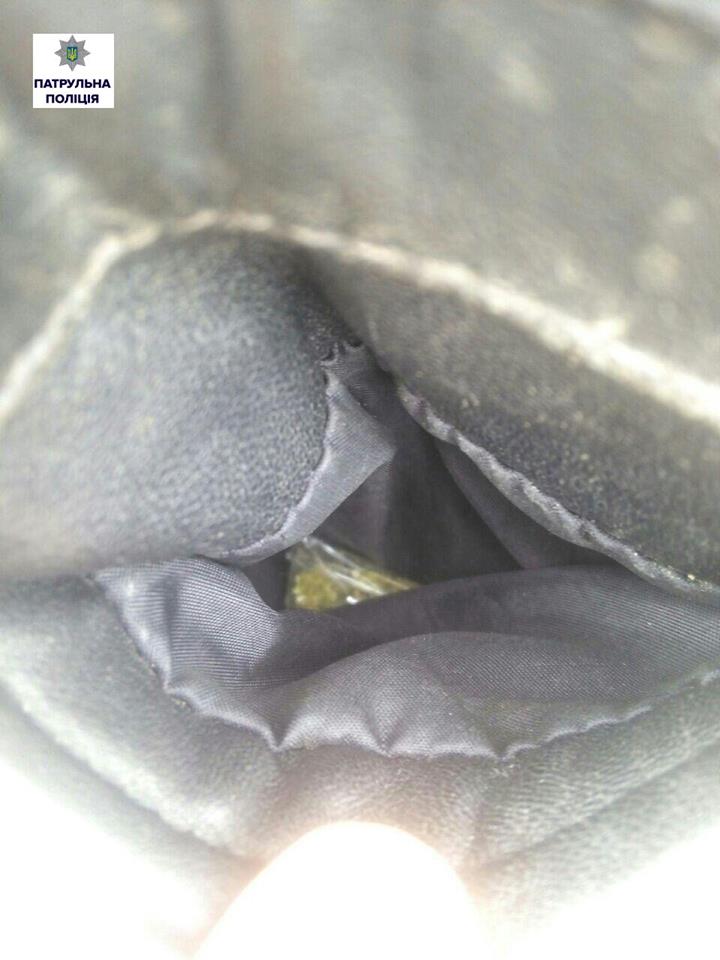 В Корабельному районі патрульні вчергове затримали підозрюваного у зберіганні наркотиків | Корабелов.ИНФО image 3