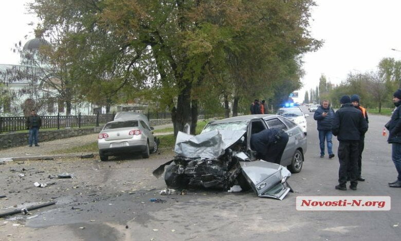 В Николаеве лоб в лоб столкнулись Volkswagen и «ВАЗ»: 4 человека в больнице | Корабелов.ИНФО image 1