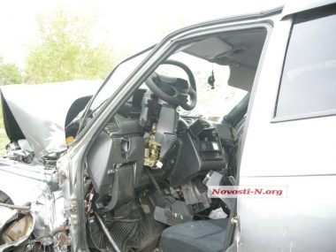 В Николаеве лоб в лоб столкнулись Volkswagen и «ВАЗ»: 4 человека в больнице | Корабелов.ИНФО image 2