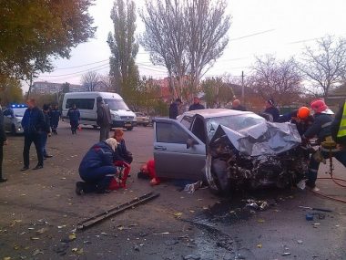 В Николаеве лоб в лоб столкнулись Volkswagen и «ВАЗ»: 4 человека в больнице | Корабелов.ИНФО image 3