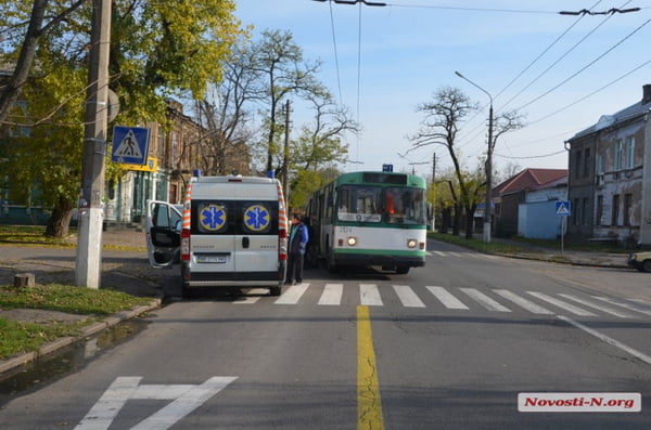 В Николаеве микроавтобус не пропустил троллейбус: пострадали пассажиры | Корабелов.ИНФО image 2