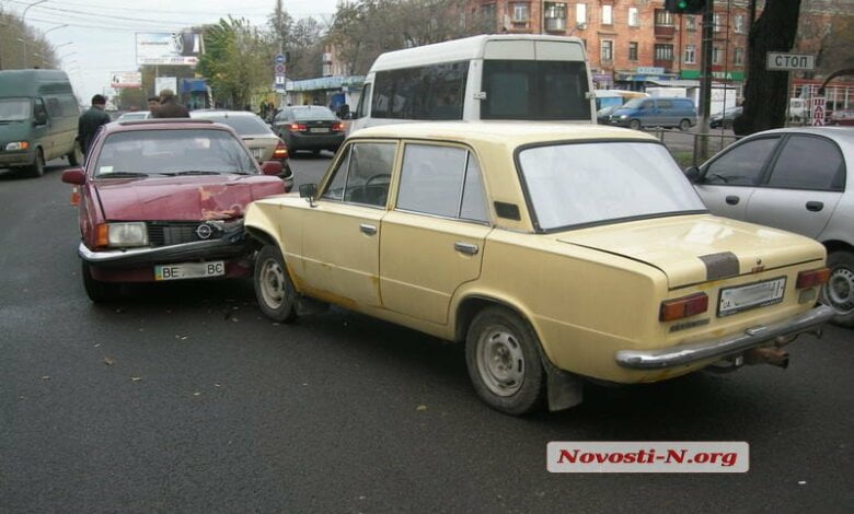 На пр.Богоявленском столкнулись Opel, Mercedes и «Жигули» | Корабелов.ИНФО image 1