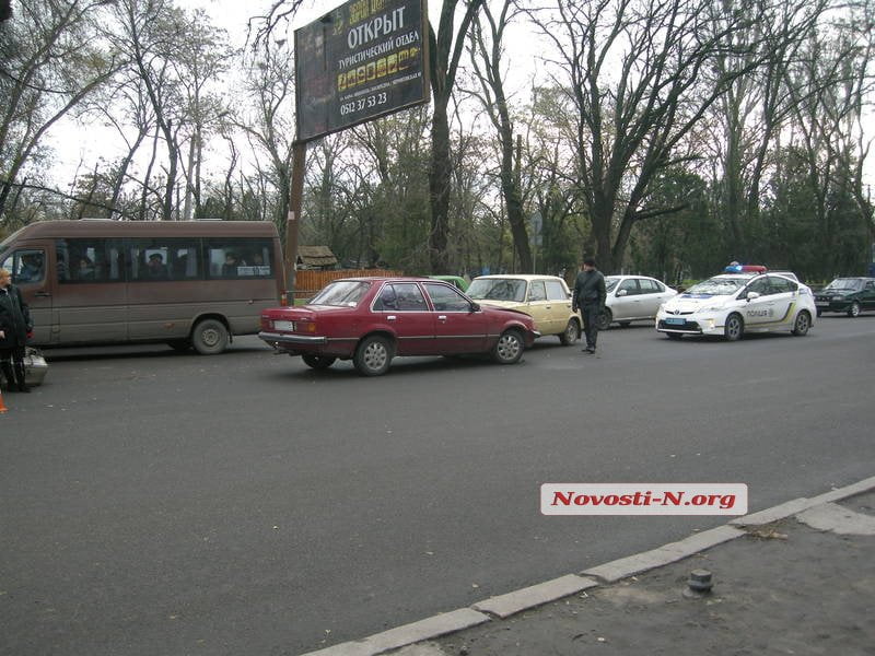 На пр.Богоявленском столкнулись Opel, Mercedes и «Жигули» | Корабелов.ИНФО image 2