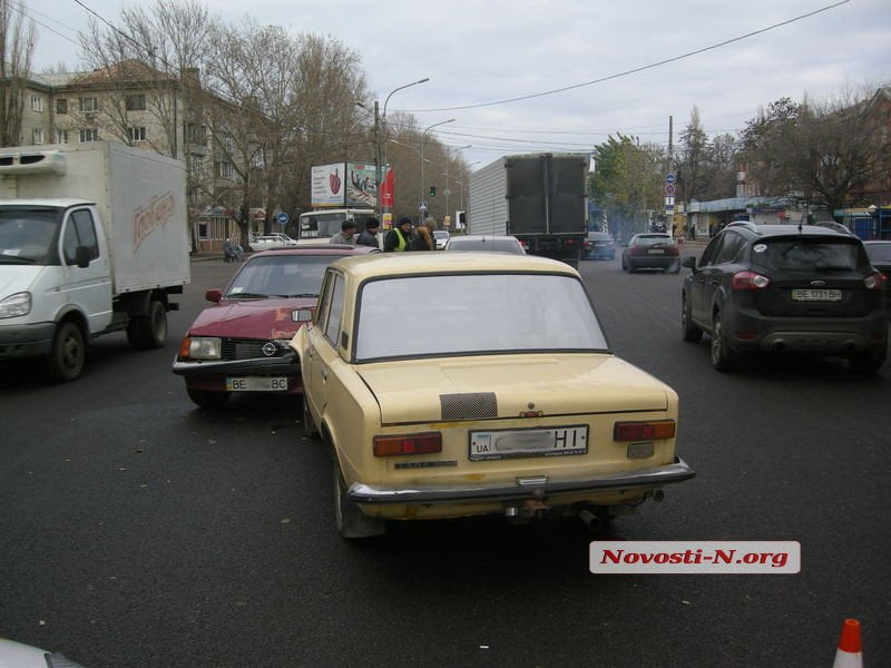 На пр.Богоявленском столкнулись Opel, Mercedes и «Жигули» | Корабелов.ИНФО image 4