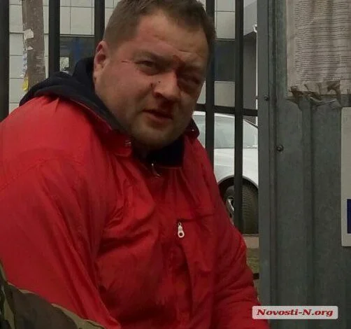 Покупатель открыл стрельбу на авторынке Николаева: ранено два охранника (видео) | Корабелов.ИНФО image 1