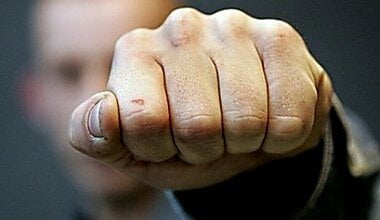 В Николаеве жертвами грабителей стали четыре женщины – на них напали на улицах и в подъезде | Корабелов.ИНФО