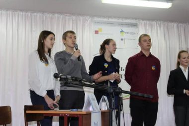 Учні з Корабельного району перемогли у регіональному турнірі дебатів | Корабелов.ИНФО image 2