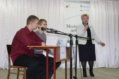 Учні з Корабельного району перемогли у регіональному турнірі дебатів | Корабелов.ИНФО image 3