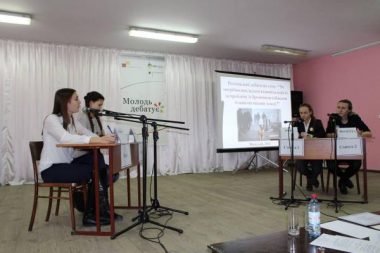 Учні з Корабельного району перемогли у регіональному турнірі дебатів | Корабелов.ИНФО image 4