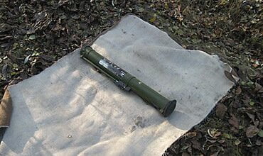 В Витовском районе мужчина в лесополосе нашел заряженный гранатомет | Корабелов.ИНФО