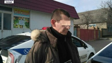 В Корабельному районі наркоман від поліцейських намагався сховатися під авто, а потім - втекти | Корабелов.ИНФО