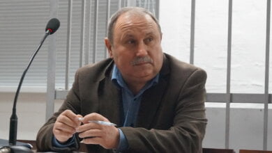 «Хранил на работе, поскольку нет постоянного места жительства», - Романчук объяснил наличие тысяч долларов в своем кабинете | Корабелов.ИНФО