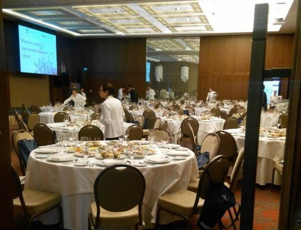 Пир во время войны: глава Минсоца собрал фуршет для "своих" в элитном отеле Киева | Корабелов.ИНФО