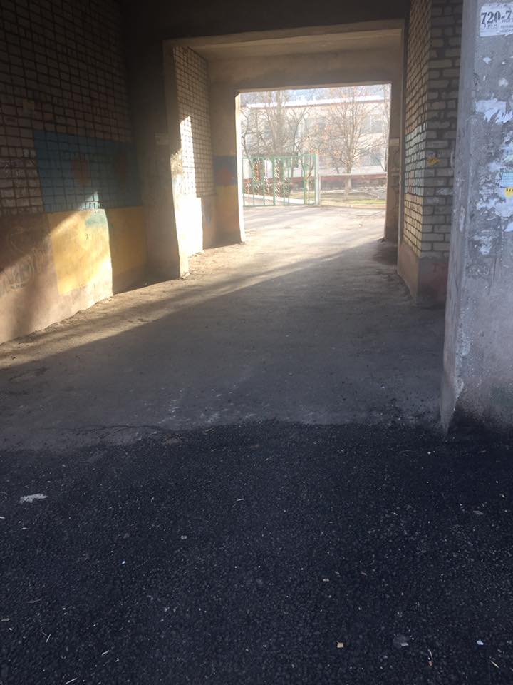 "Спионерили заборчики, сломали скамейку", - жительница Корабельного района о ремонте внутриквартальных проездов | Корабелов.ИНФО image 6