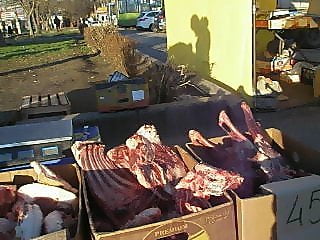 "В антисанитарных условиях продаются продукты жуткого качества", - в центре Корабельного работает стихийный рынок | Корабелов.ИНФО image 2