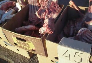 "В антисанитарных условиях продаются продукты жуткого качества", - в центре Корабельного работает стихийный рынок | Корабелов.ИНФО image 5