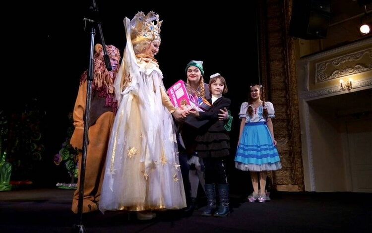 Поверить, что мечты сбываются, малышам помогли портовики СК "Ольвия", став "Дедами Морозами" для особенных детей | Корабелов.ИНФО image 3