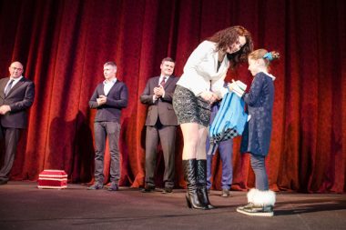 "Верьте в чудеса, и они обязательно придут в вашу жизнь". Сотрудники "Ника-Теры" дарили детям радость в День Св. Николая | Корабелов.ИНФО image 7