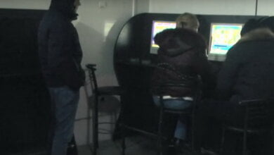 ВИДЕО. "Какие ребята!? Я зарядил деньги, слышишь! Выигрыш на стол!", - во время "облавы" на игровой зал в Корабельном | Корабелов.ИНФО image 1