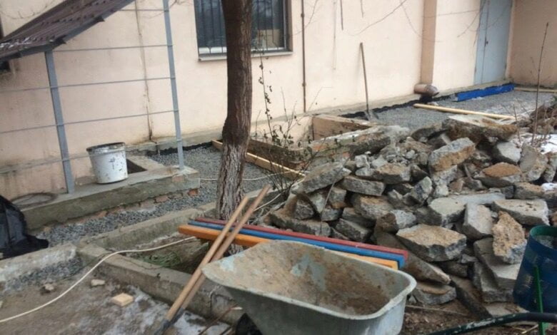 В Корабельном районе ОСМД отремонтировало отмостку дома по программе софинансирования из бюджета | Корабелов.ИНФО image 1