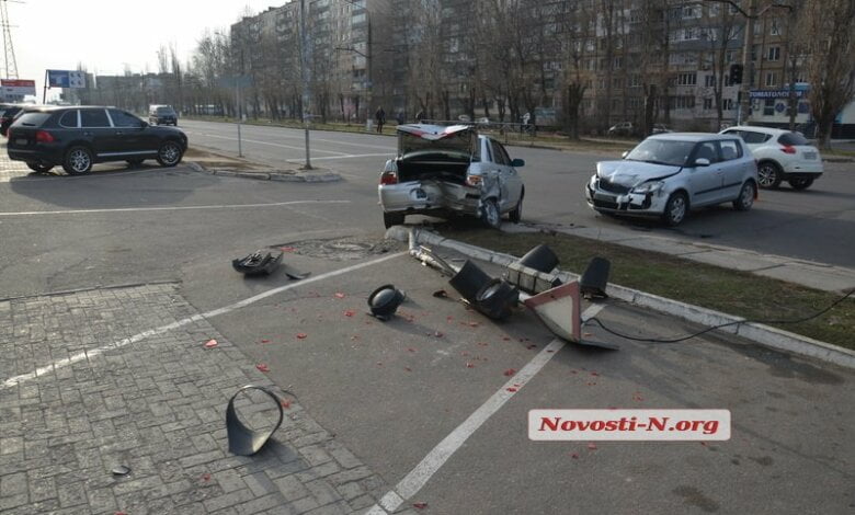 ДТП в Николаеве: от удара «Десятка» вылетела на тротуар и сбила пешехода | Корабелов.ИНФО image 1